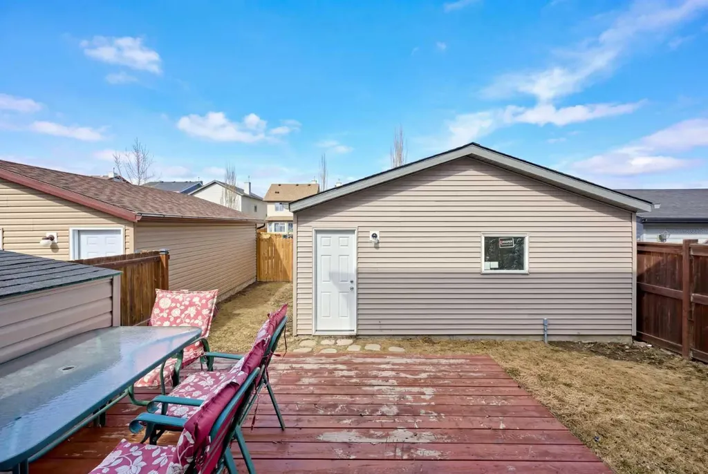 188 Silverado Plains Close SW Calgary AB T2X 0G4
