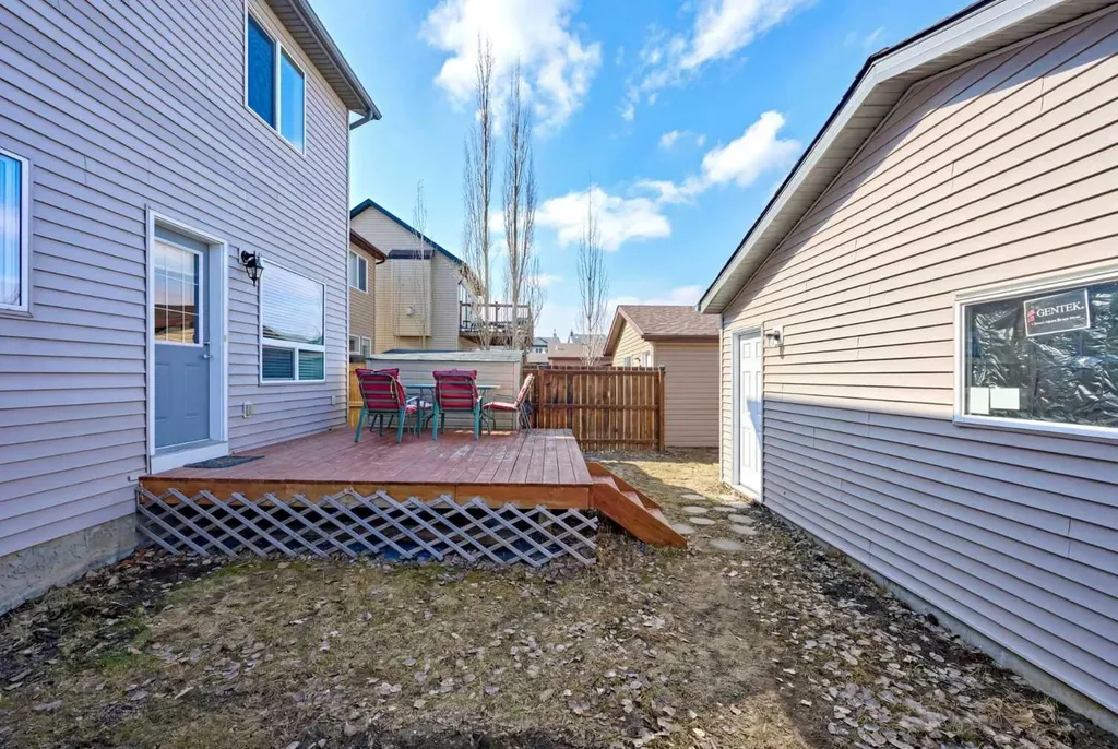 188 Silverado Plains Close SW Calgary AB T2X 0G4