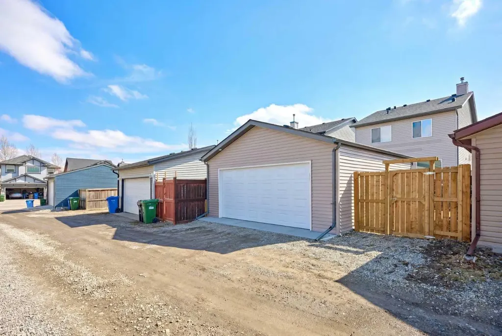 188 Silverado Plains Close SW Calgary AB T2X 0G4