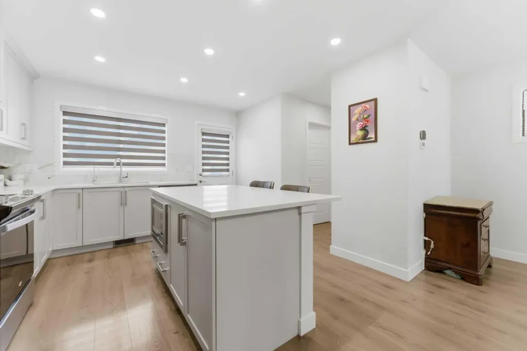 99 Aquila Way NW Calgary AB T3R1Z7