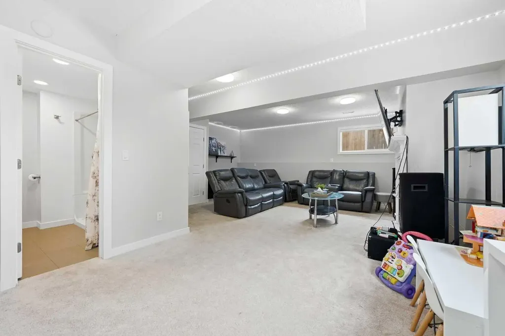 151 Templevale Place NE Calgary AB T1Y 4V6