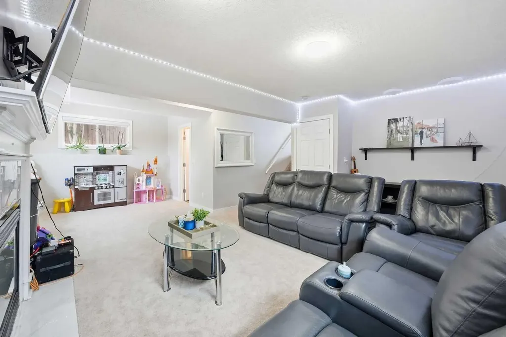 151 Templevale Place NE Calgary AB T1Y 4V6