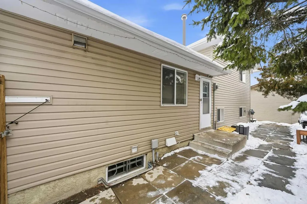 151 Templevale Place NE Calgary AB T1Y 4V6