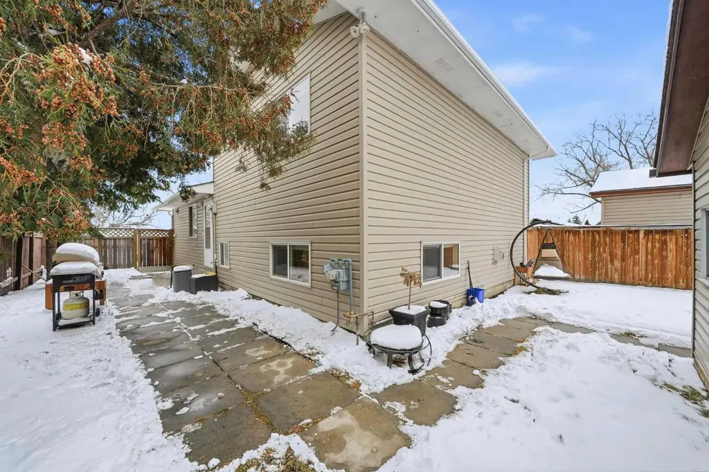 151 Templevale Place NE Calgary AB T1Y 4V6