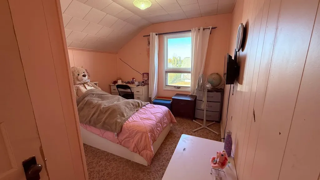 215 5 Avenue W Hanna AB T0J 1P0