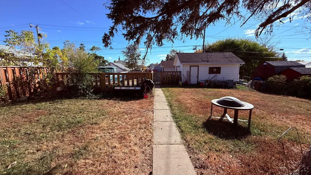 215 5 Avenue W Hanna AB T0J 1P0