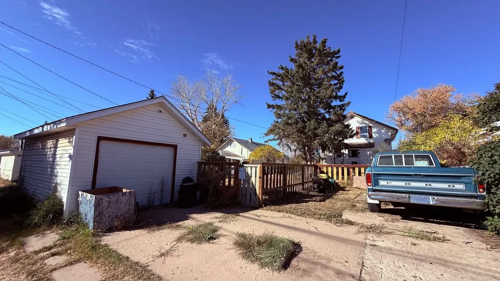215 5 Avenue W Hanna AB T0J 1P0