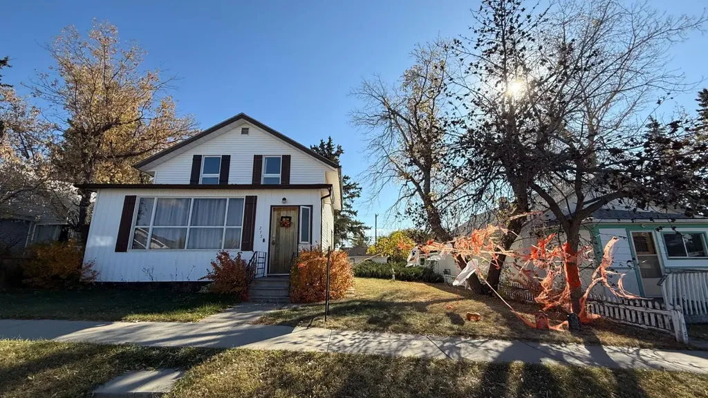 215 5 Avenue W Hanna AB T0J 1P0
