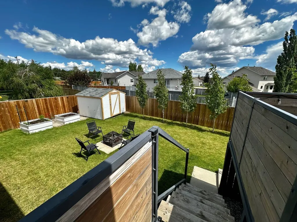5906 12 Avenue Edson AB T7E 1J1