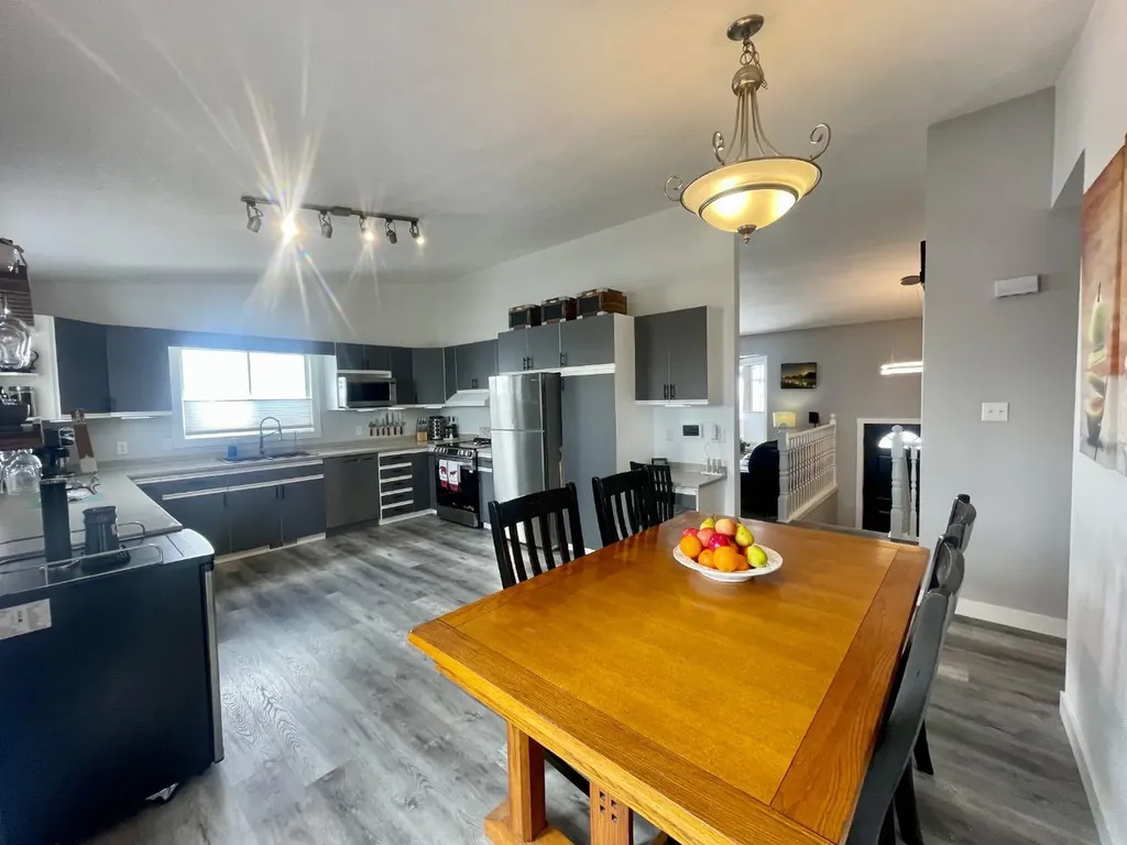 5906 12 Avenue Edson AB T7E 1J1