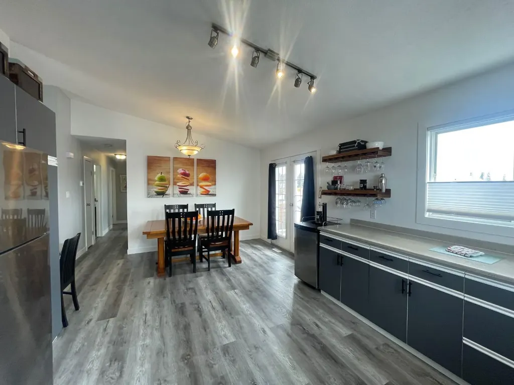 5906 12 Avenue Edson AB T7E 1J1