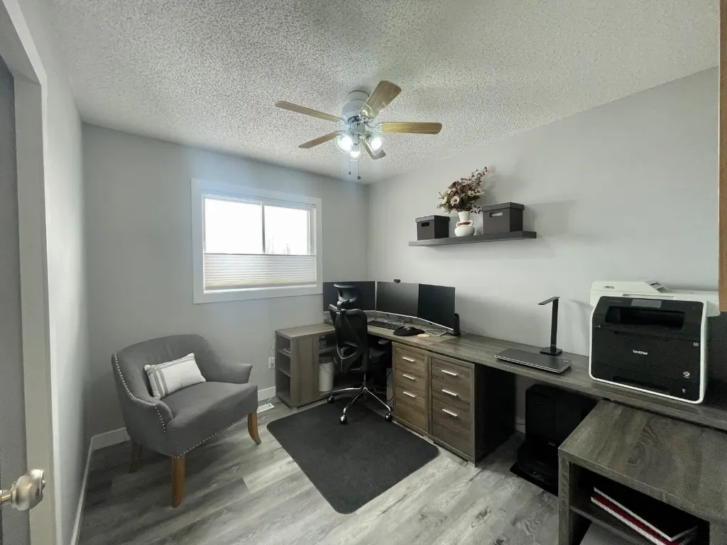 5906 12 Avenue Edson AB T7E 1J1