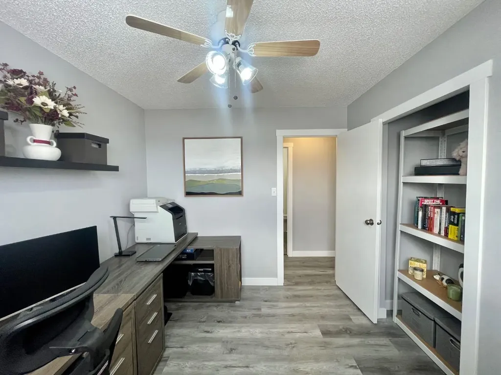 5906 12 Avenue Edson AB T7E 1J1