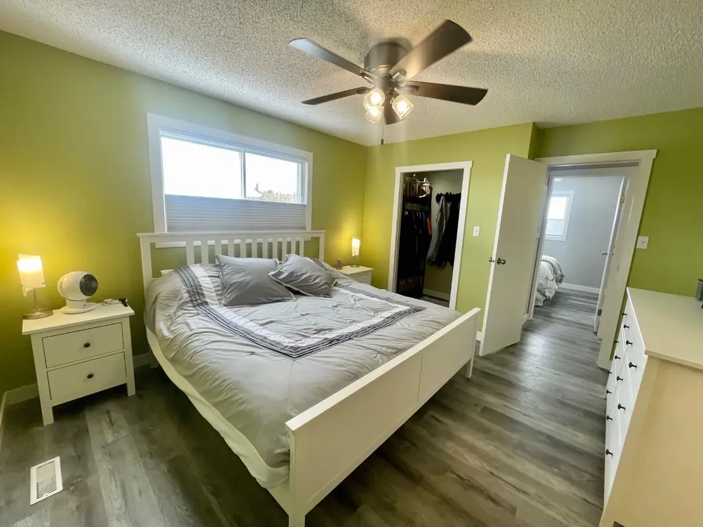 5906 12 Avenue Edson AB T7E 1J1