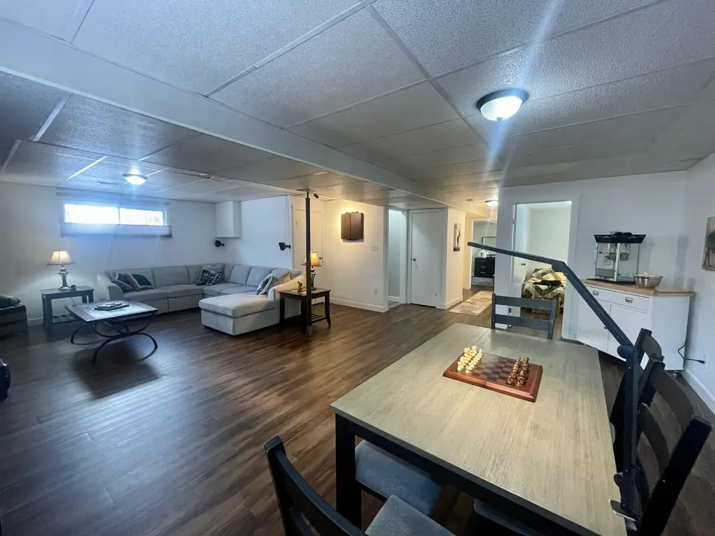 5906 12 Avenue Edson AB T7E 1J1