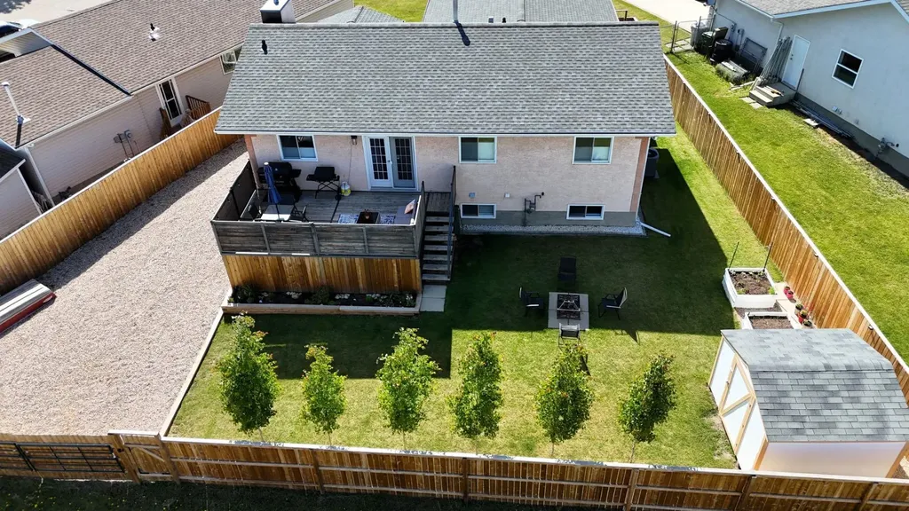5906 12 Avenue Edson AB T7E 1J1