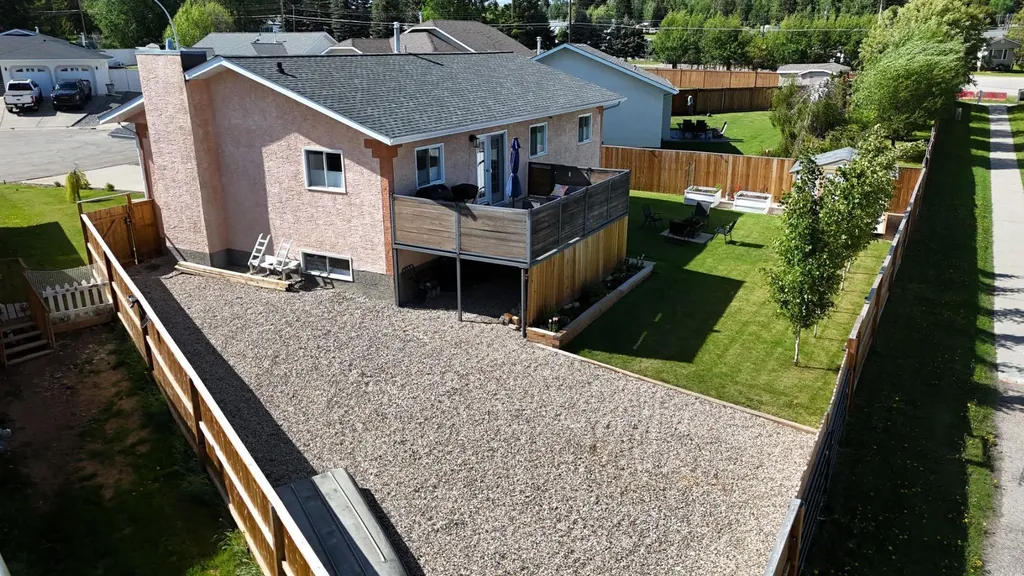 5906 12 Avenue Edson AB T7E 1J1