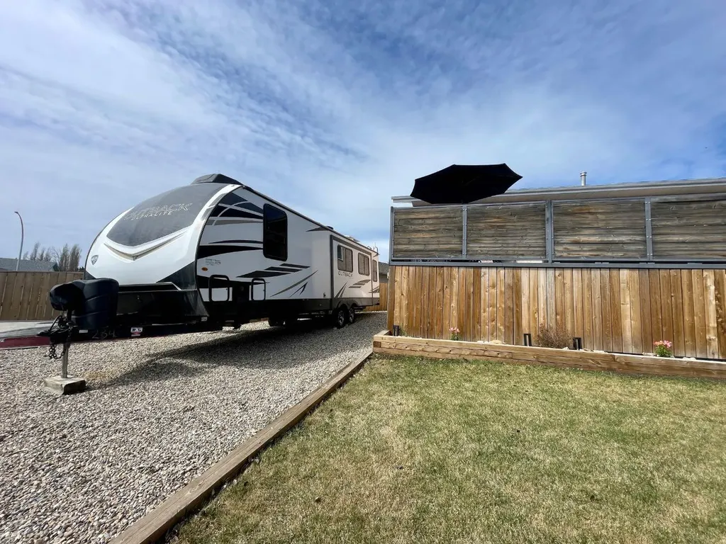 5906 12 Avenue Edson AB T7E 1J1