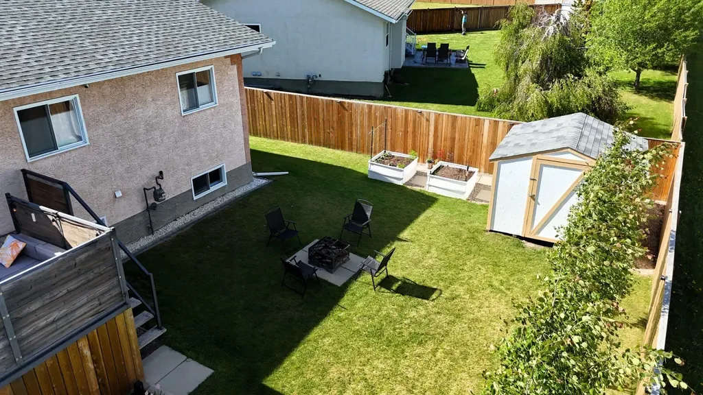 5906 12 Avenue Edson AB T7E 1J1