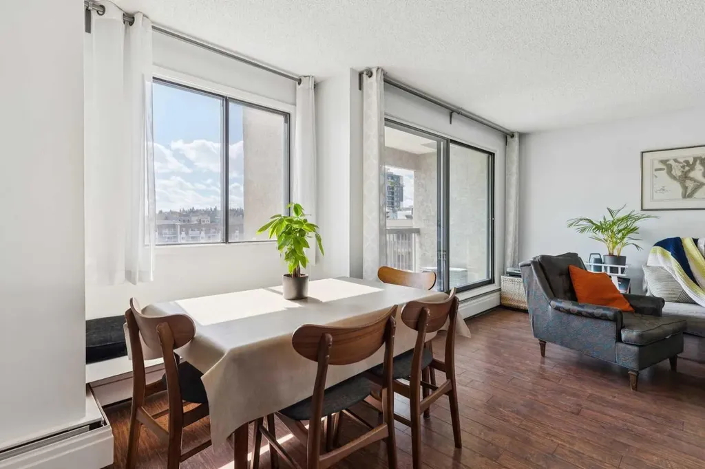 523 15 Avenue SW Calgary AB T2R 0R3