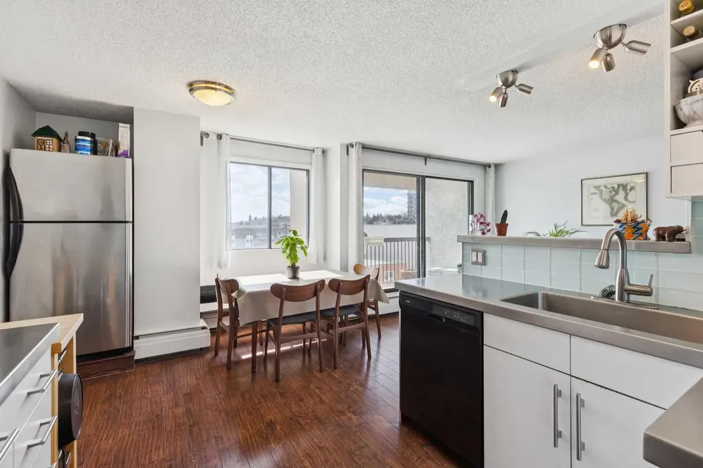 523 15 Avenue SW Calgary AB T2R 0R3