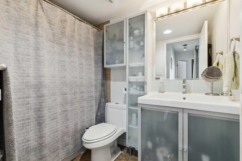 523 15 Avenue SW Calgary AB T2R 0R3