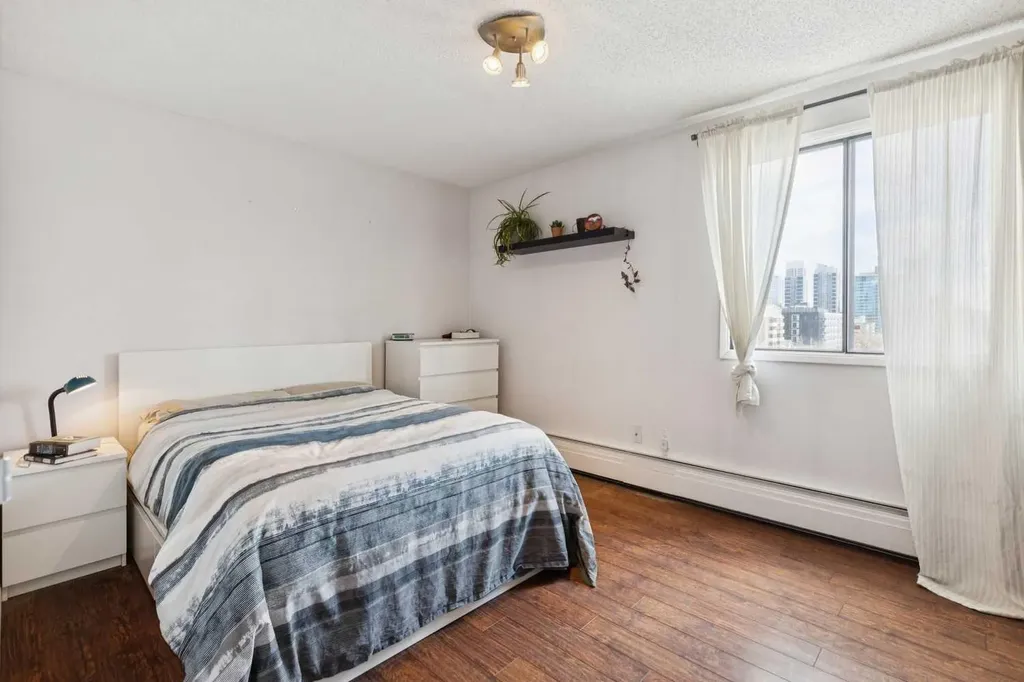 523 15 Avenue SW Calgary AB T2R 0R3