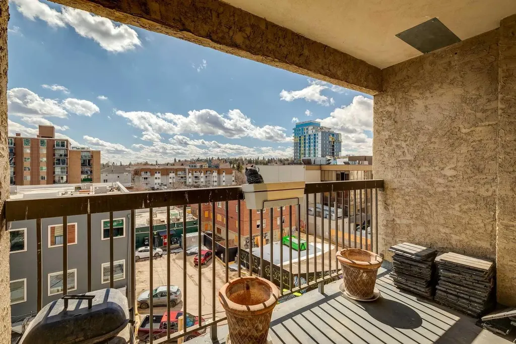 523 15 Avenue SW Calgary AB T2R 0R3