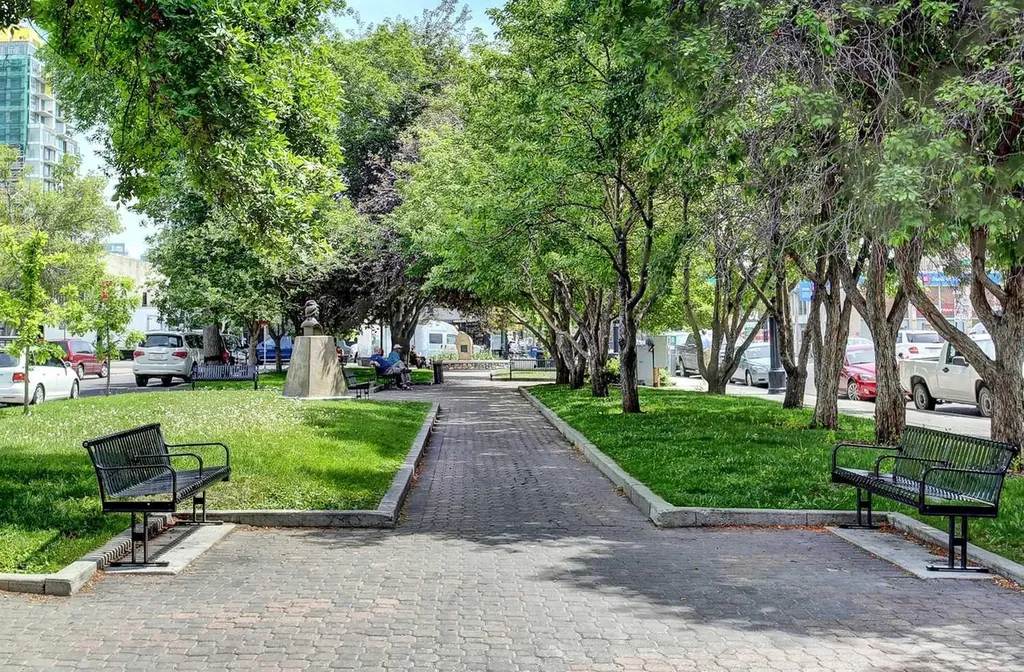 523 15 Avenue SW Calgary AB T2R 0R3