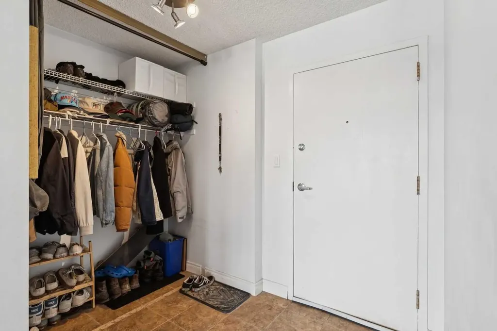 523 15 Avenue SW Calgary AB T2R 0R3