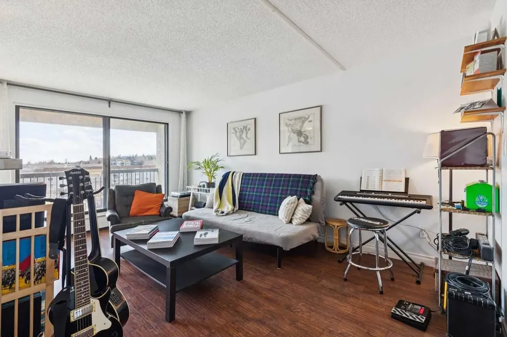 523 15 Avenue SW Calgary AB T2R 0R3