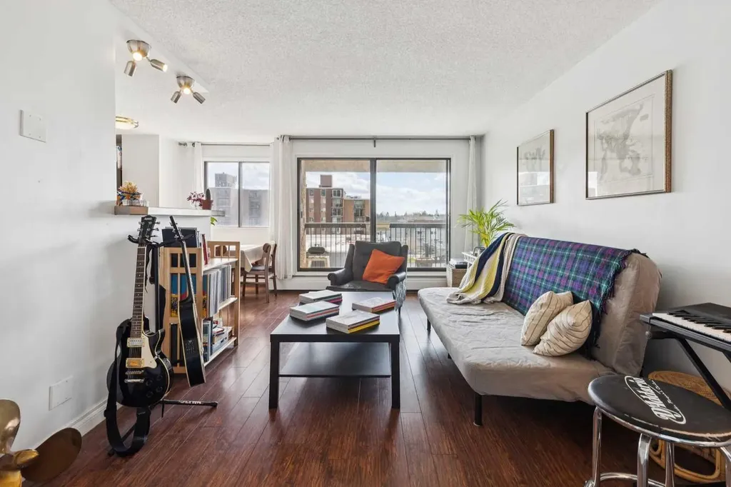 523 15 Avenue SW Calgary AB T2R 0R3