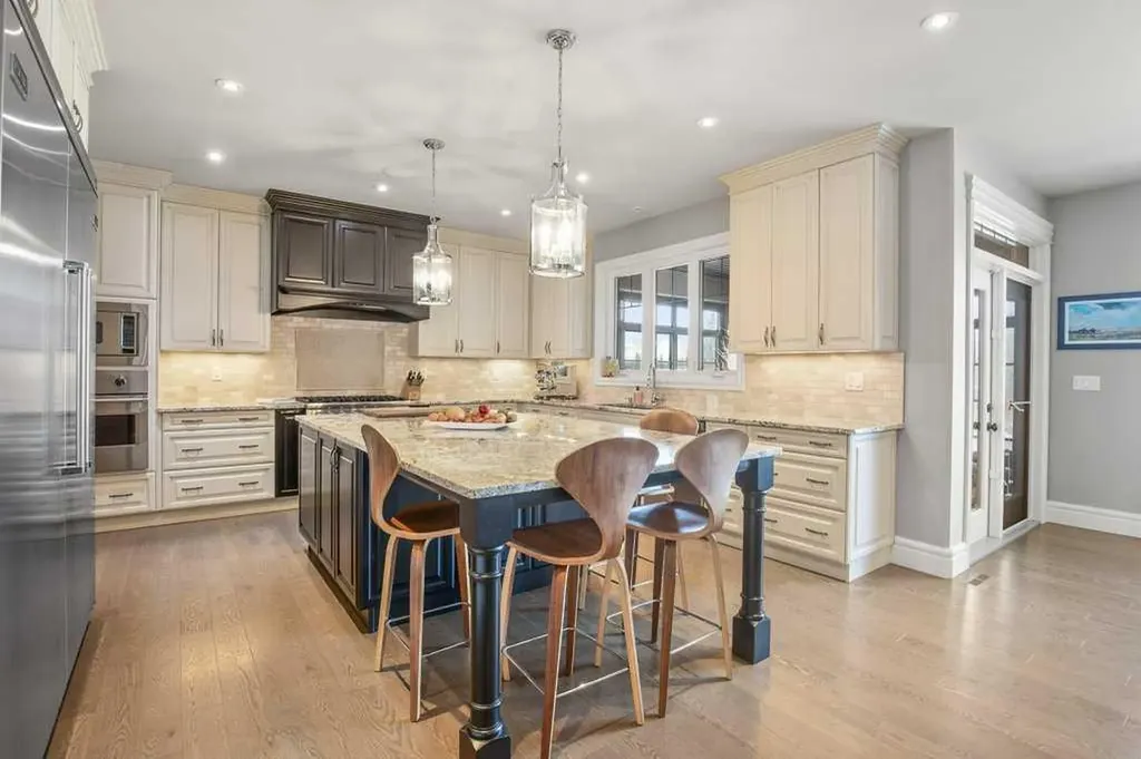 24 Sawyer Close Red Deer AB T4R 0M5