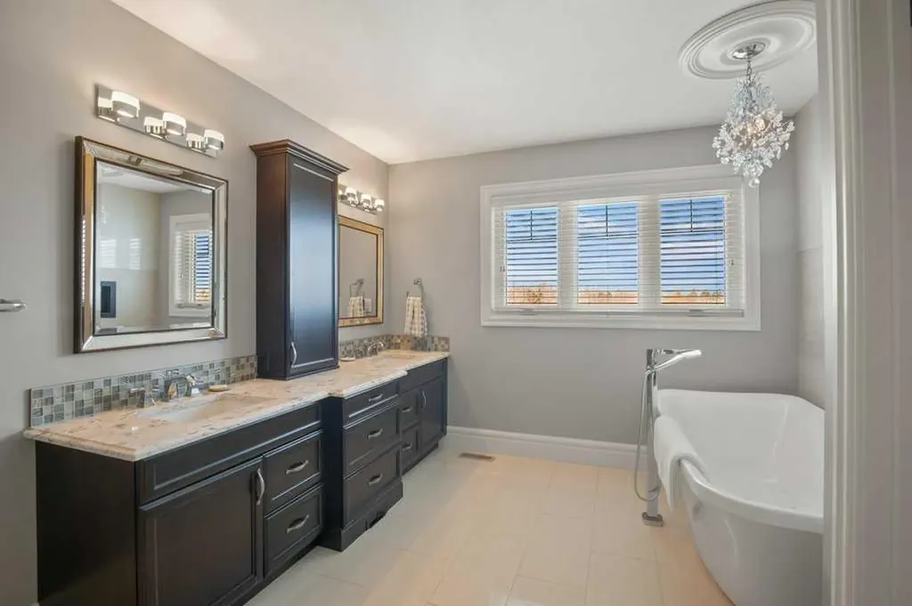 24 Sawyer Close Red Deer AB T4R 0M5