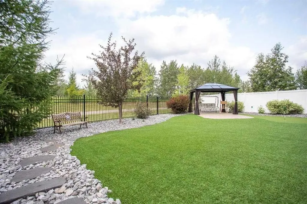 24 Sawyer Close Red Deer AB T4R 0M5