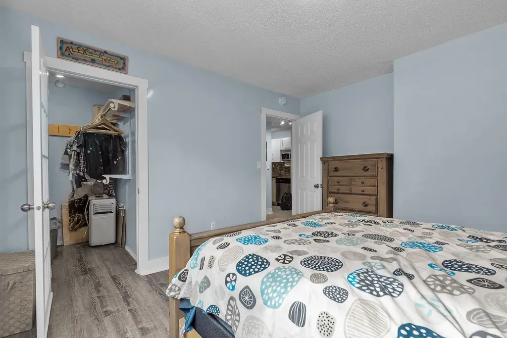 930 Royal Avenue SW Calgary AB T2T 0L5