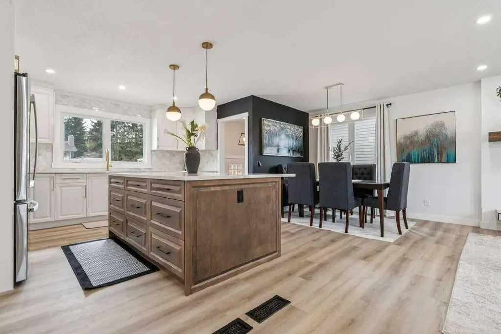 15 Brookmere Place SW Calgary AB T2W 2P5