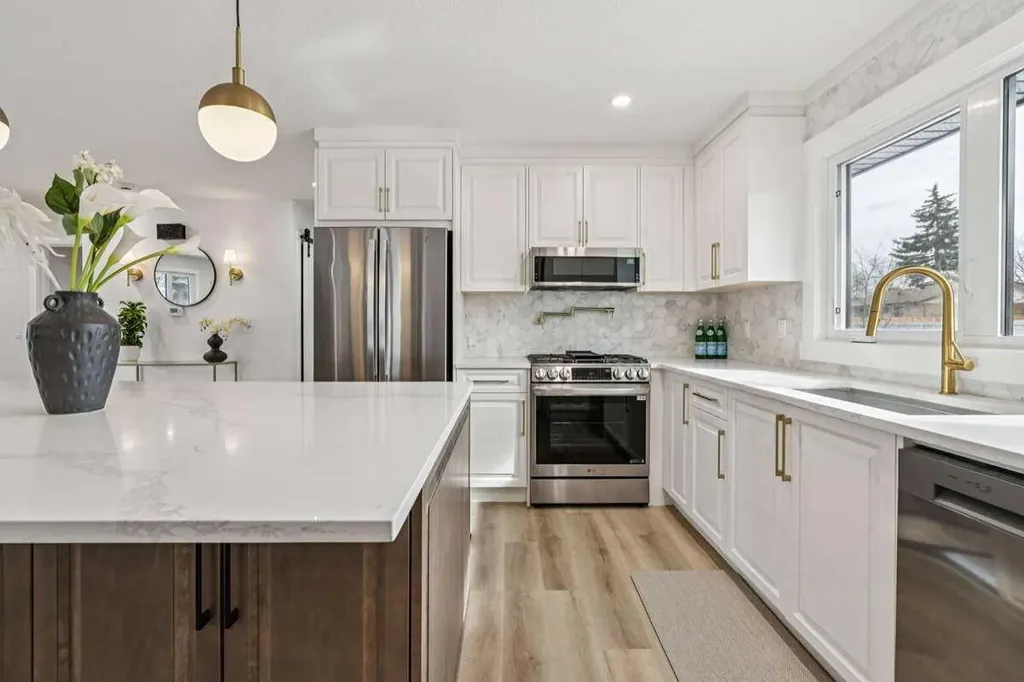 15 Brookmere Place SW Calgary AB T2W 2P5