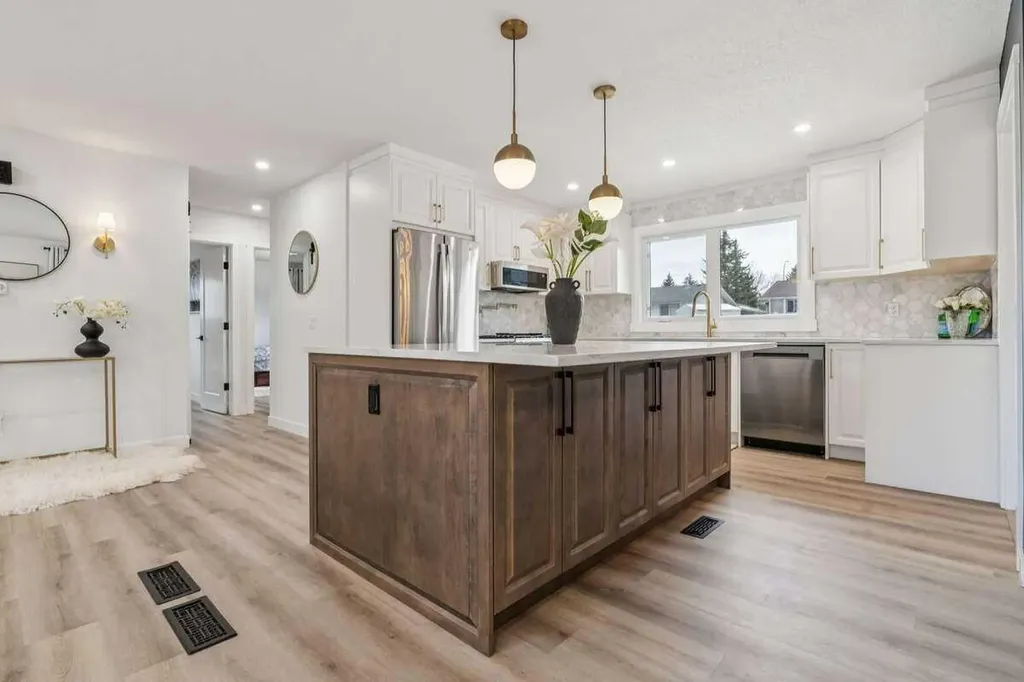 15 Brookmere Place SW Calgary AB T2W 2P5