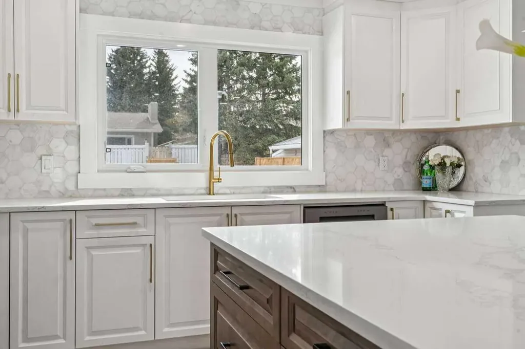 15 Brookmere Place SW Calgary AB T2W 2P5