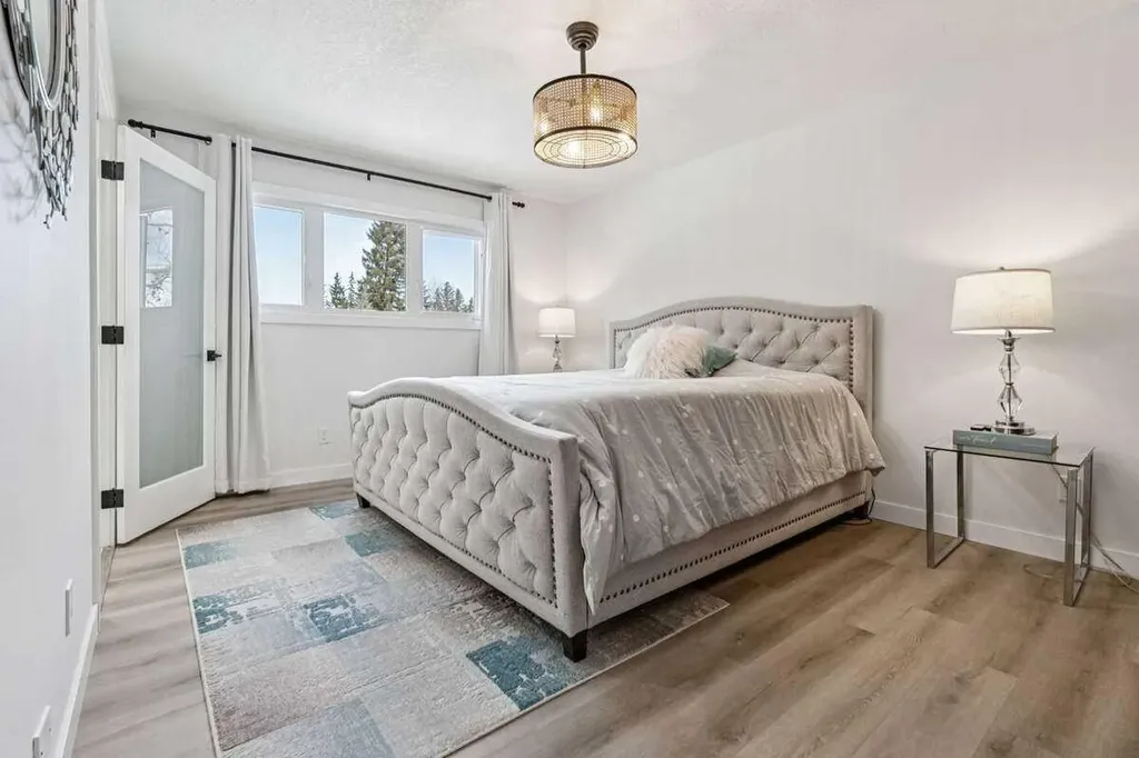 15 Brookmere Place SW Calgary AB T2W 2P5