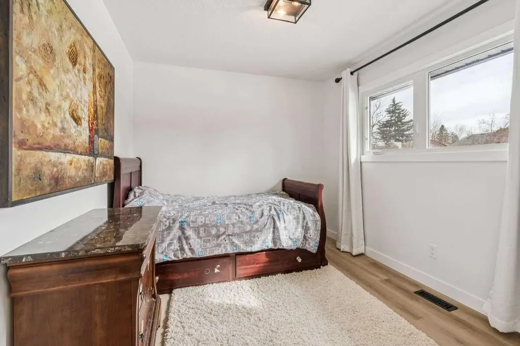 15 Brookmere Place SW Calgary AB T2W 2P5
