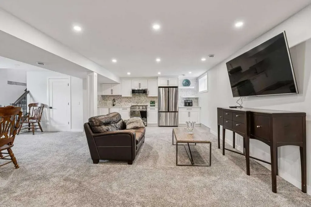 15 Brookmere Place SW Calgary AB T2W 2P5