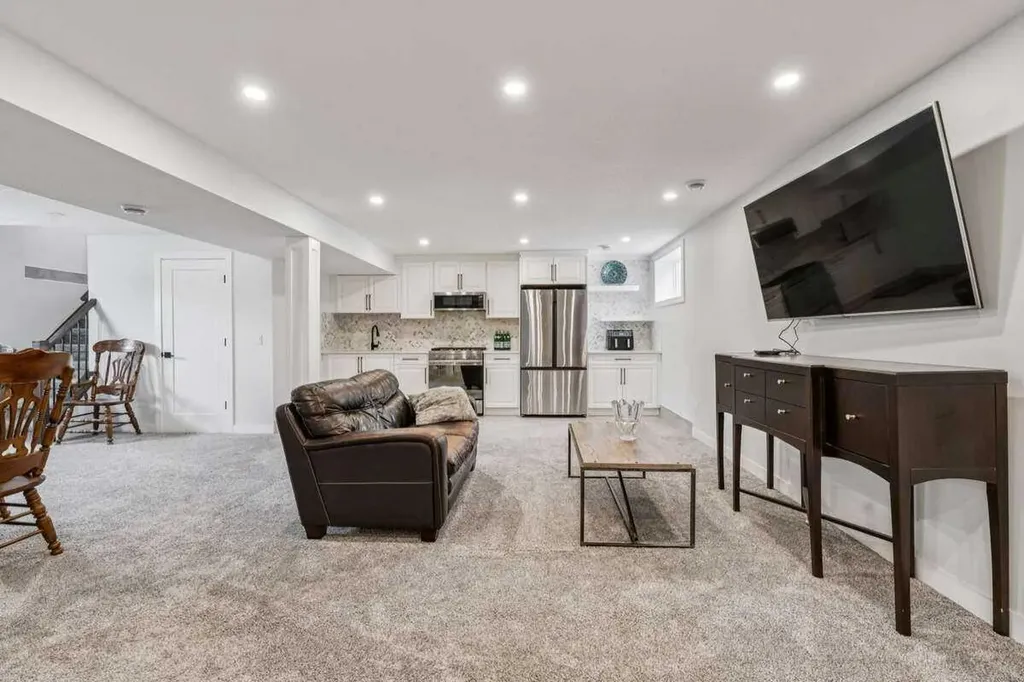 15 Brookmere Place SW Calgary AB T2W 2P5