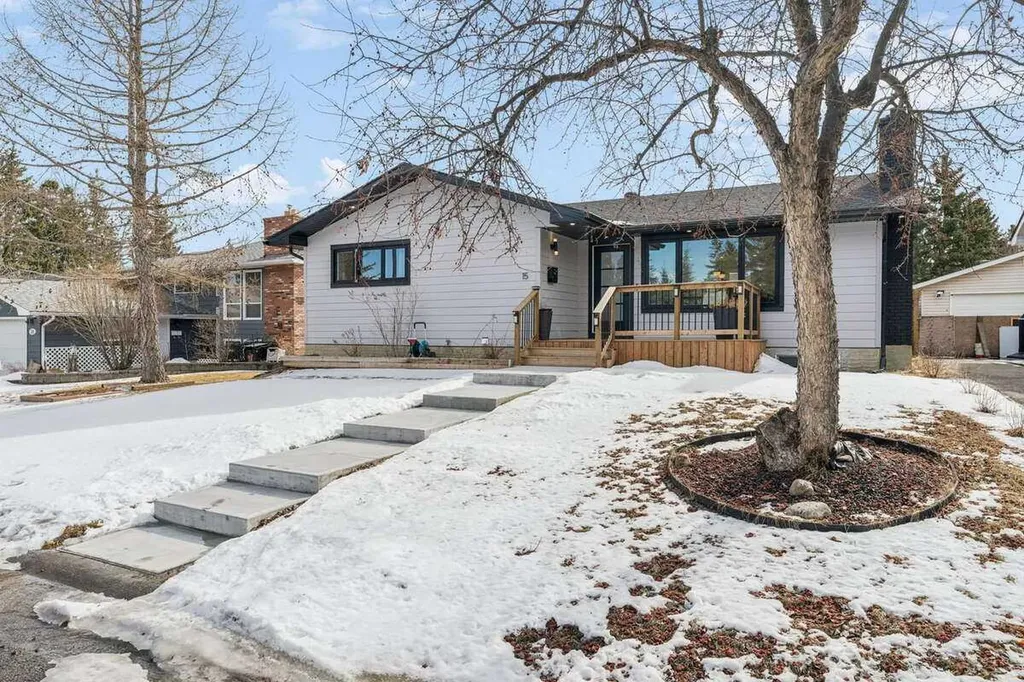 15 Brookmere Place SW Calgary AB T2W 2P5