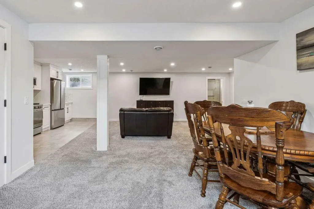 15 Brookmere Place SW Calgary AB T2W 2P5