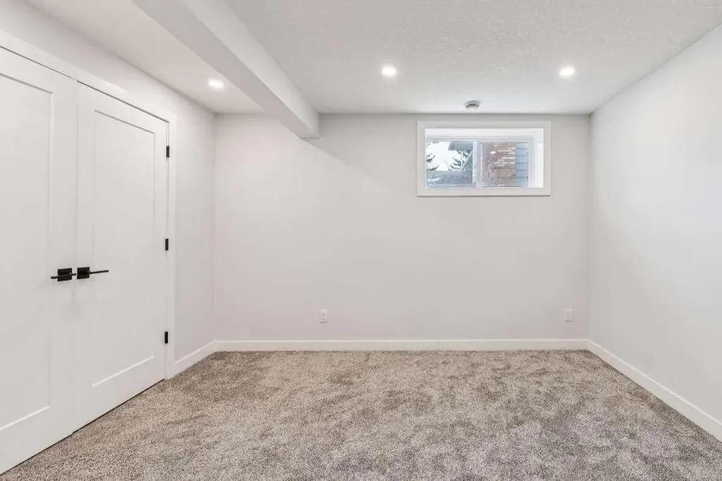 15 Brookmere Place SW Calgary AB T2W 2P5