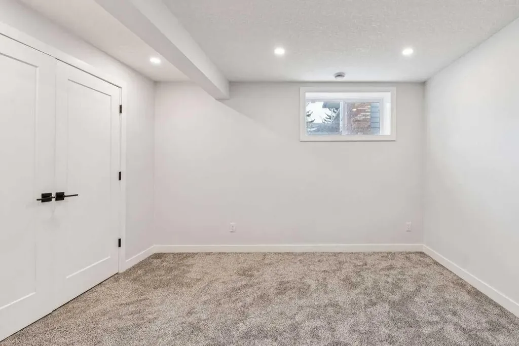 15 Brookmere Place SW Calgary AB T2W 2P5