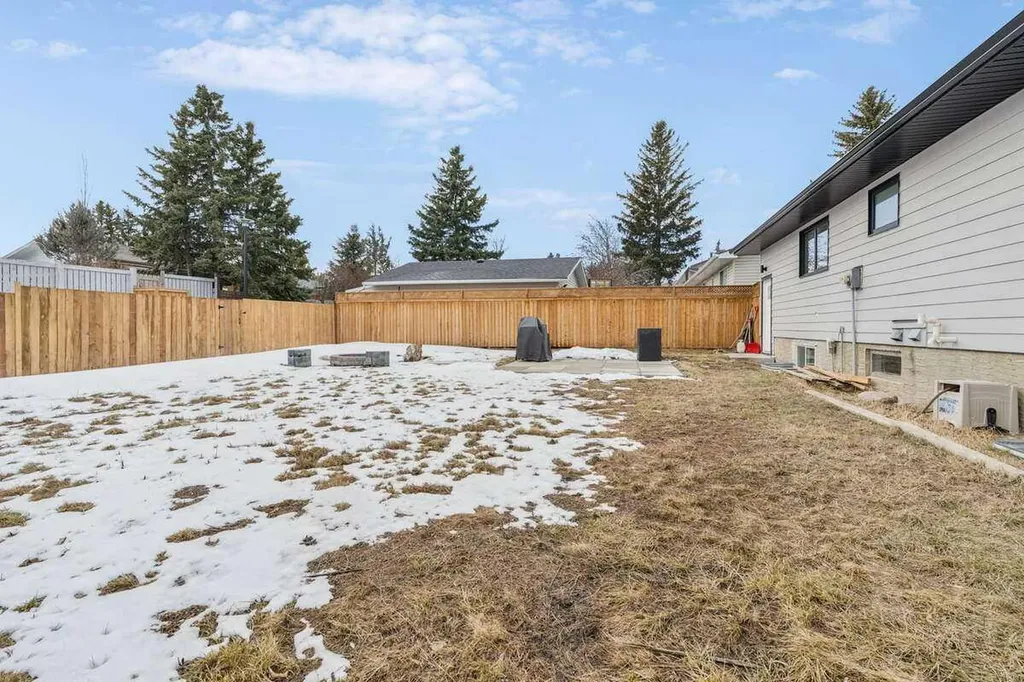 15 Brookmere Place SW Calgary AB T2W 2P5