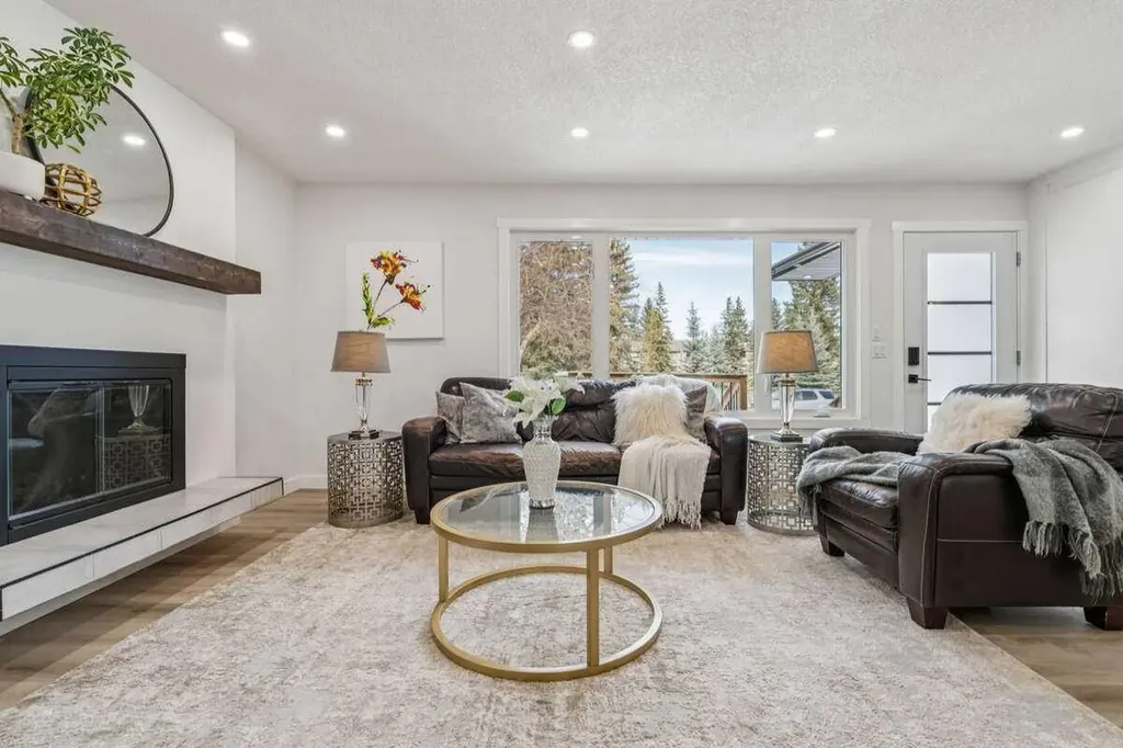 15 Brookmere Place SW Calgary AB T2W 2P5